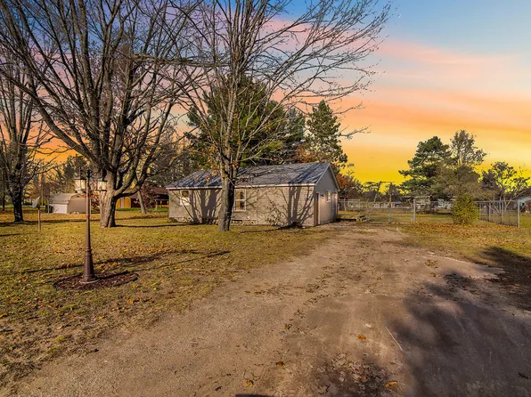 506 W 4th St, Kalkaska, MI 49646