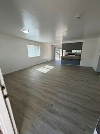3 bed, 1232 sqft, $1,850 — Photo 2