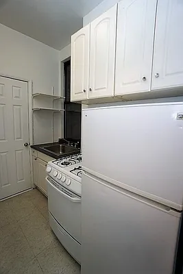 Rented by Universal Realty Group | media 17