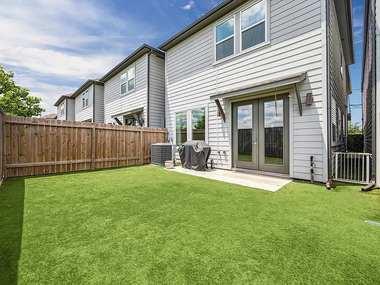 5520 Rosslyn Rd — Photo 3