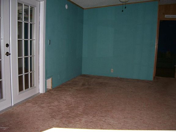 4th image of 620 Dolphin Cir