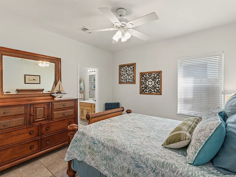 124 E Acapulco St #B — Photo 27