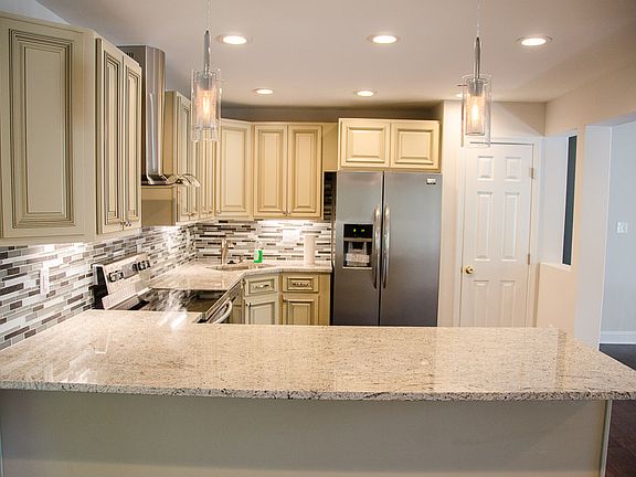 5th image of 10108 Lomond Dr
