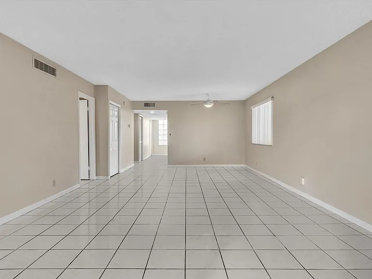 16252 Laurel Dr #201 — Photo 17