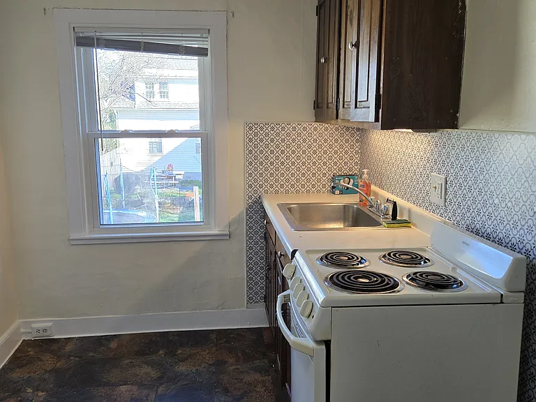 20 Hoyt Ln — Photo 3