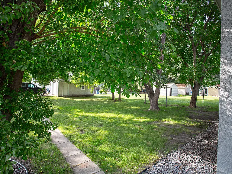 825 22nd Ave SE — Photo 3