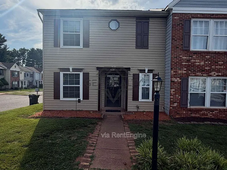 569 Cromwell Ct — Photo 2