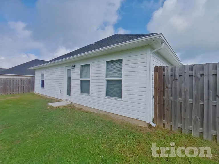 654 Scarlet Leaf Ln — Photo 14
