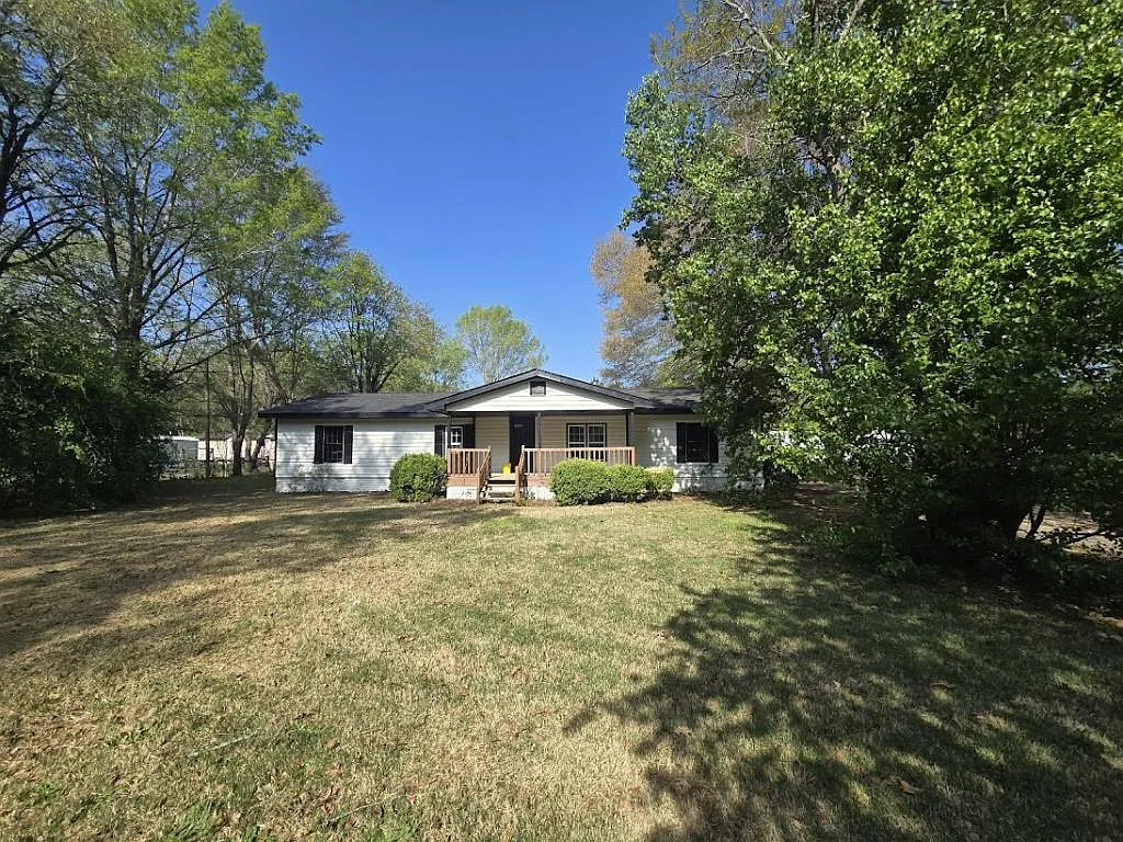 2619 W Black Creek Rd — Photo 2