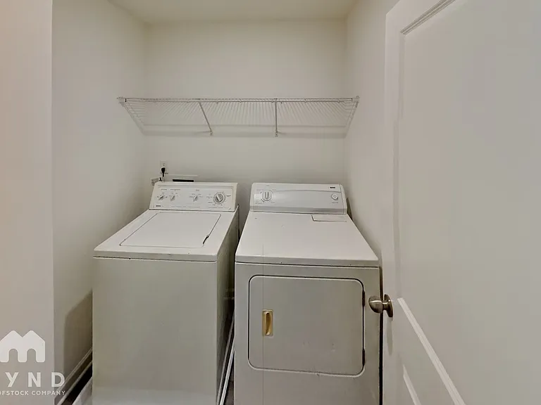 313 Cloverdale Ct — Photo 17