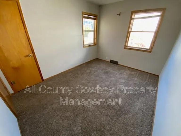 1218 E Flint St — Photo 6