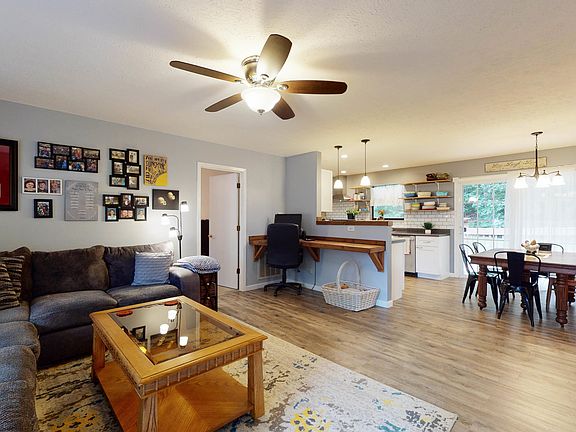 3rd image of 131 Indian Hills Dr