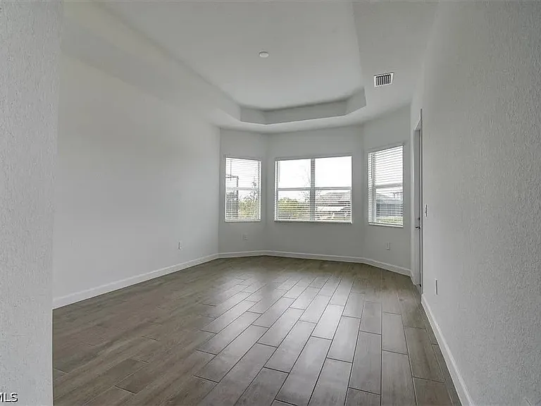 7796 Lakes Edge Ln — Photo 8