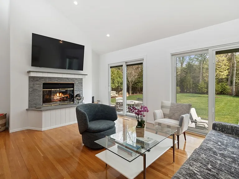 147 Pembroke Dr — Photo 15