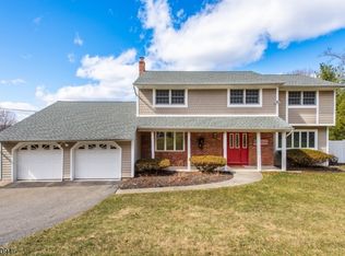 9 Mcatee Ln, Wanaque Boro, NJ 07465