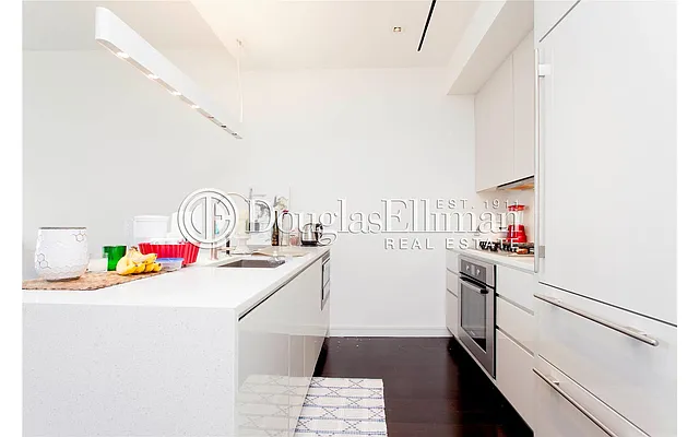 Rented by Douglas Elliman | media 14