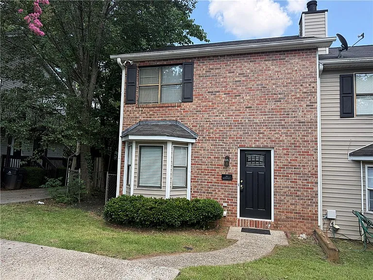 1020 Dassow Ct — Photo 1