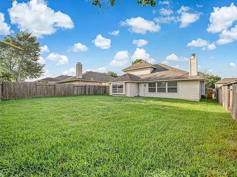 18439 Sunrise Oaks Ct — Photo 28