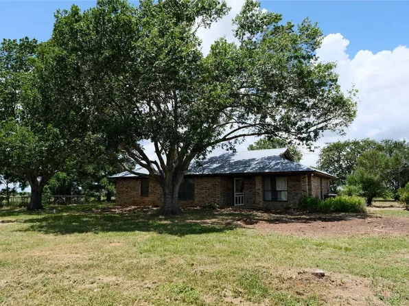 240 McAcres Dr, Mc Dade, TX 78650
