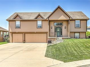 2106 NW Sweetgum Ct, Grain Valley, MO 64029