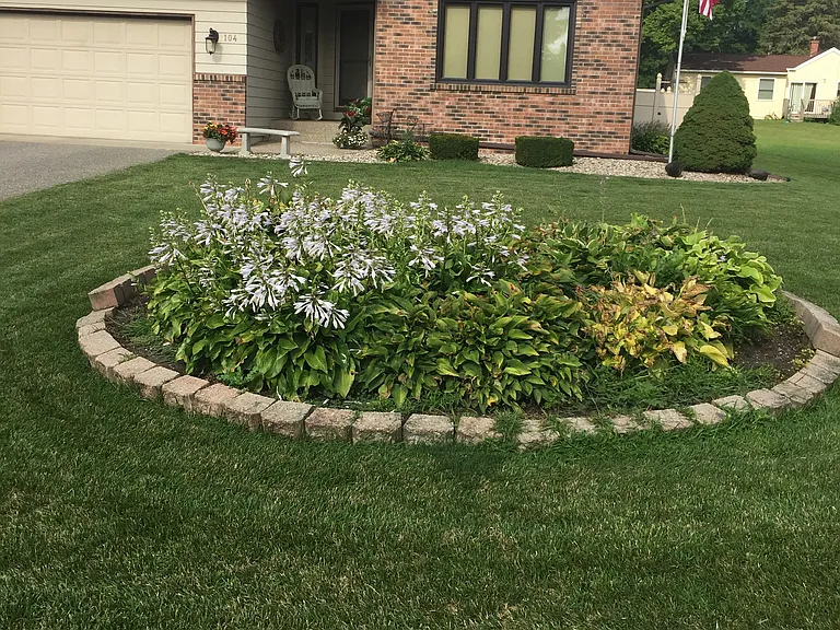 104 N Belmont Dr — Photo 2