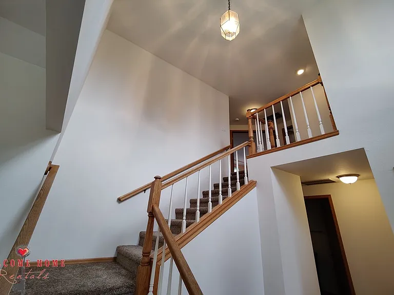 319 Marietta Pl — Photo 2