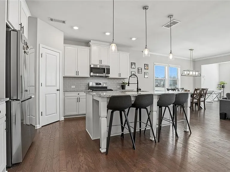504 Elm Bluff Way — Photo 3