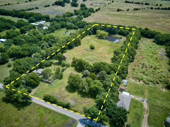 110 S Bois D Arc St, Leonard, TX 75452