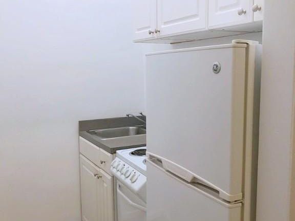 5th image of 346 E 87th St APT C