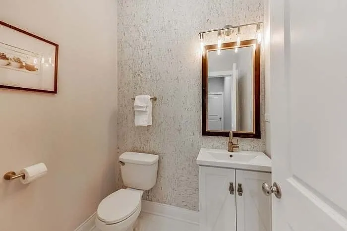 4516 S King Dr #3 — Photo 8