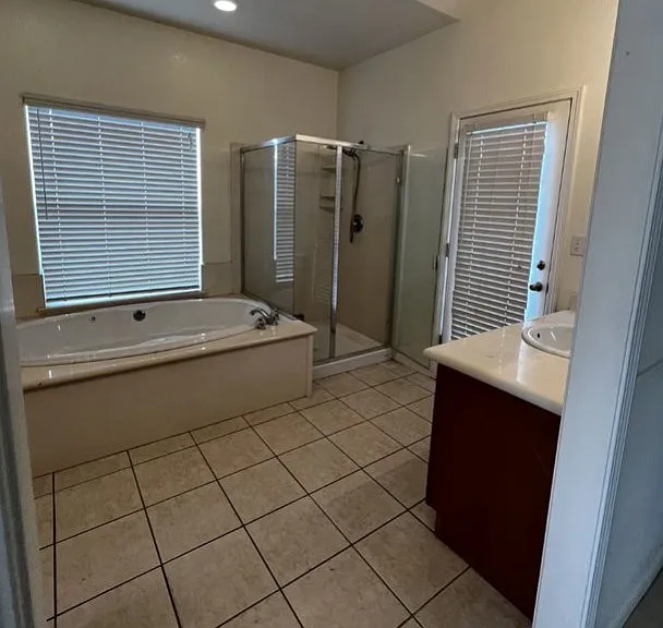 2142 N Arbor Ave — Photo 4