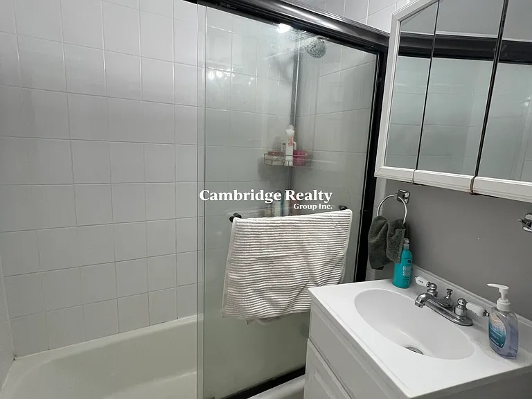 516 Green St #1B — Photo 6