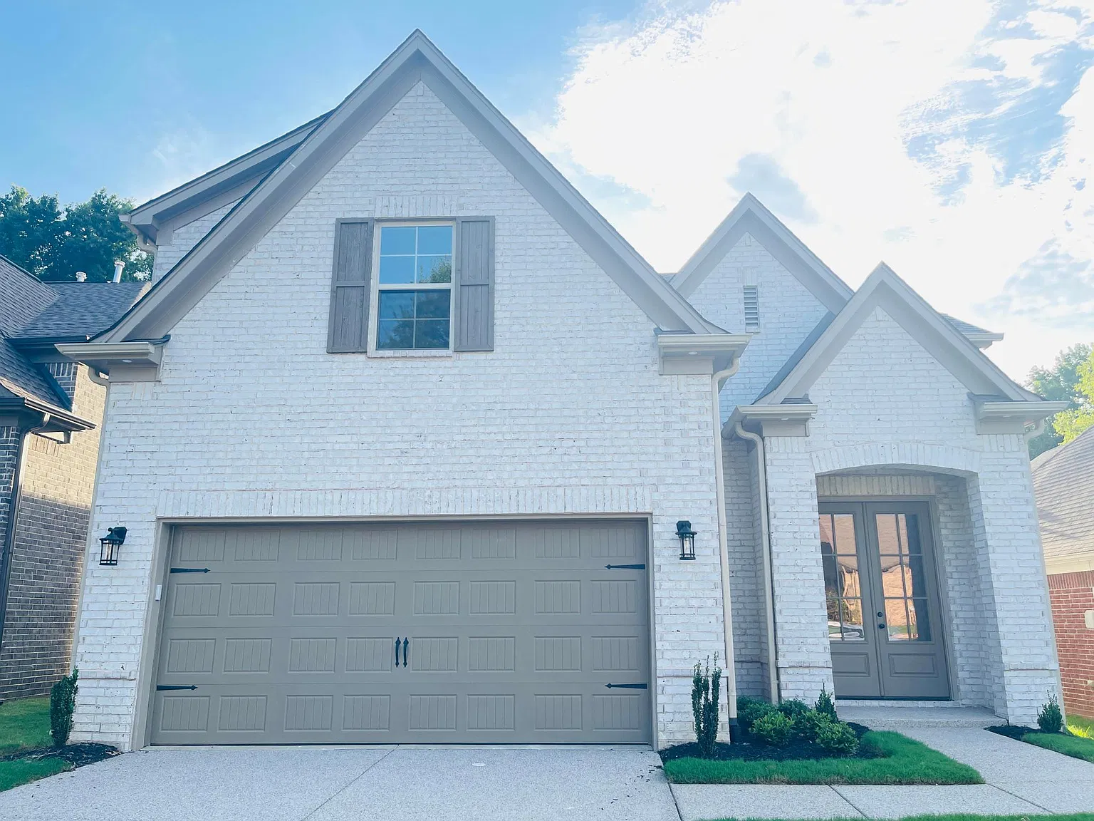 4 bed, 2.5 bath, 2390 sqft, $2,495 — Photo 2