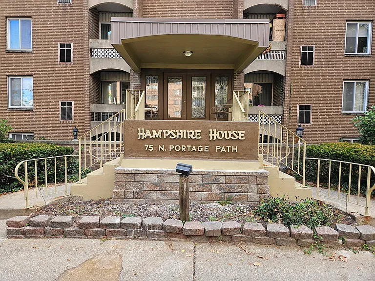Hampshire House — Photo 4