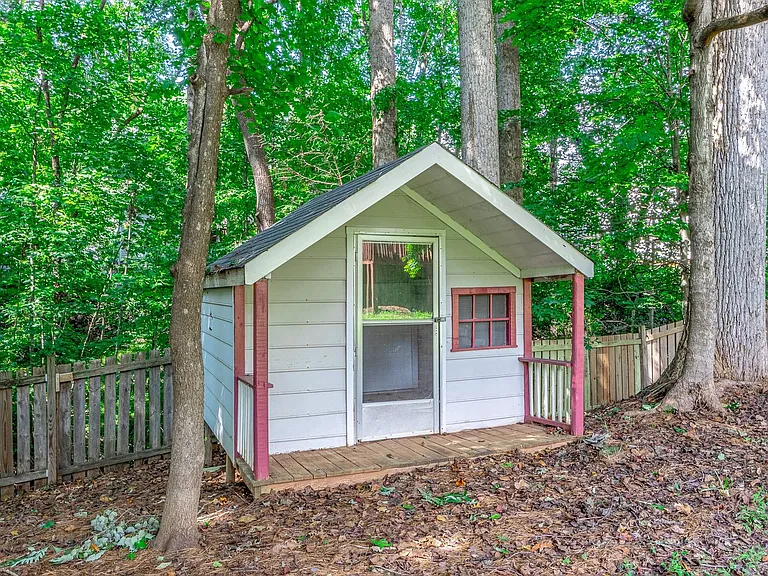 126 Crookham Ct — Photo 30