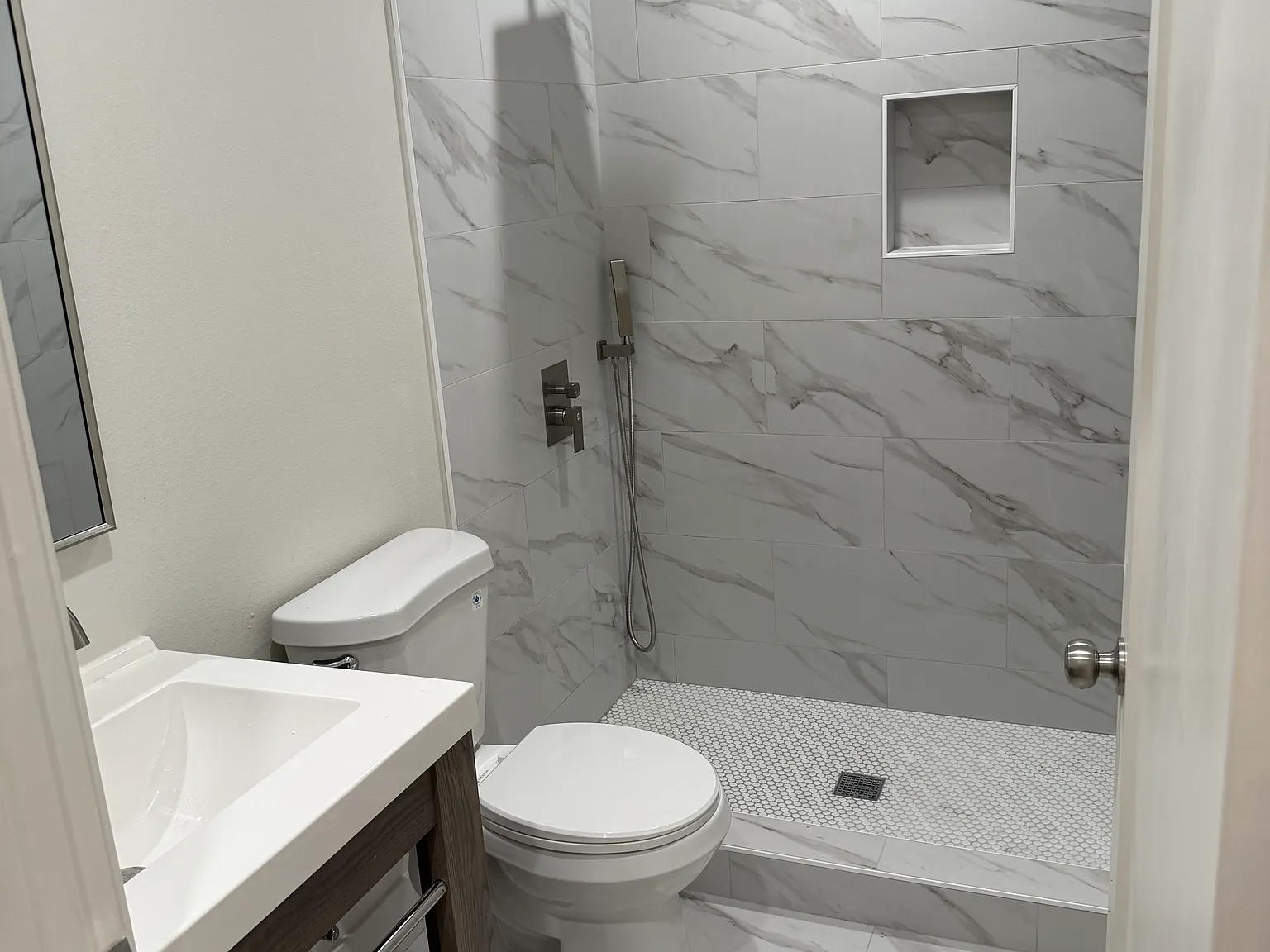 2 bed, 857 sqft, $3,200 — Photo 1