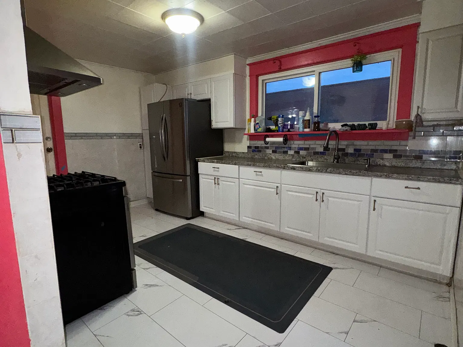 4 bed, $1,300 — Photo 1