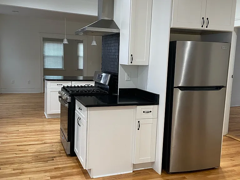 33 Richards St #2 — Photo 3