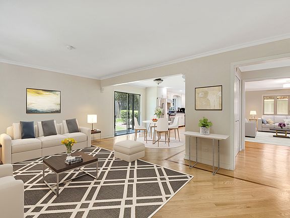 4th image of 760 Ballantrae Dr APT A
