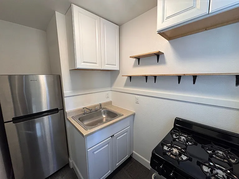 Adams Apartments — Photo 11