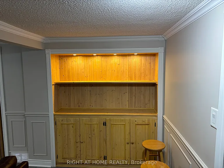 41 Deerhurst Ave — Photo 9