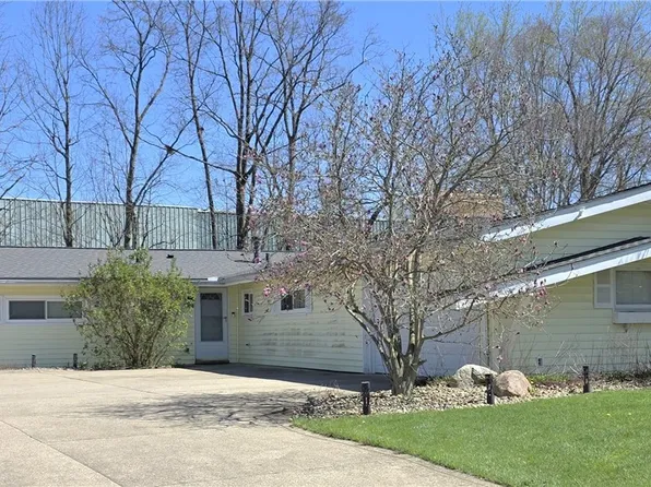 9061 Cranbrook Dr, Northfield, OH 44067