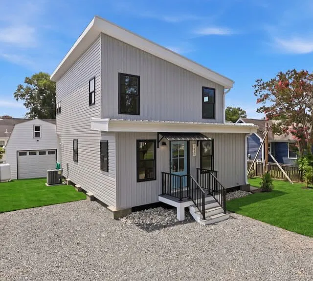 1425 Hallie St — Photo 1
