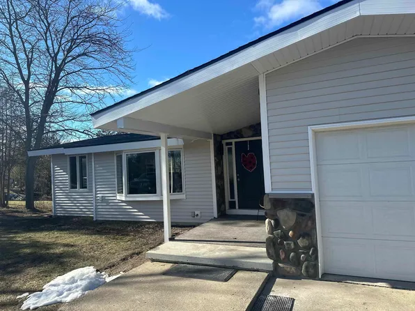 204 Lakeview Ct, Beaverton, MI 48612