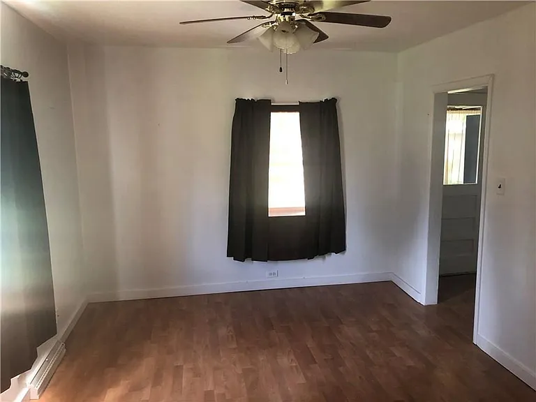 1035 Alvey St — Photo 5
