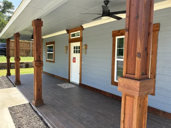 800 Crow Ct, Granbury, TX 76048