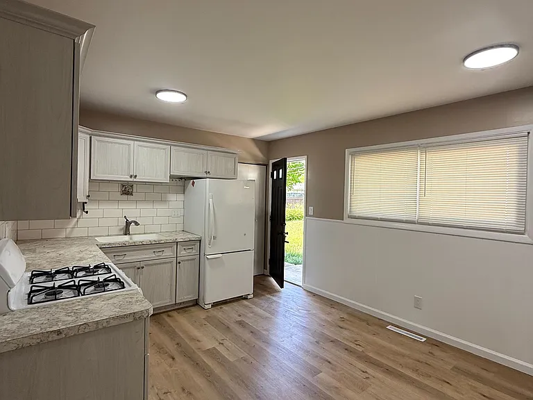 3621 Tylor Dr — Photo 5
