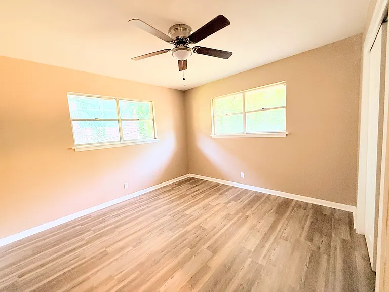 1336 Crestview Dr — Photo 13