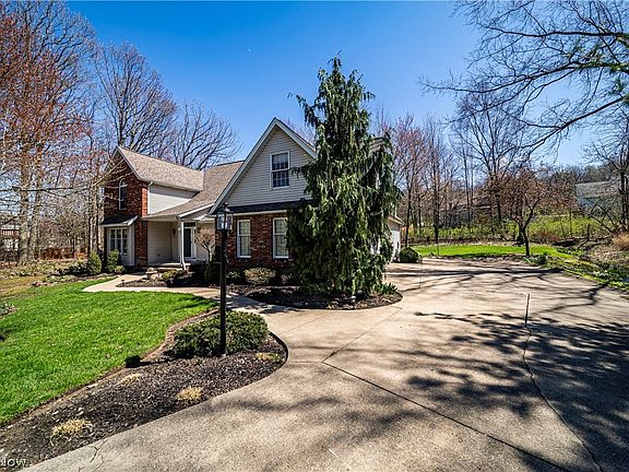 2nd image of 7985 Woods Edge Ct