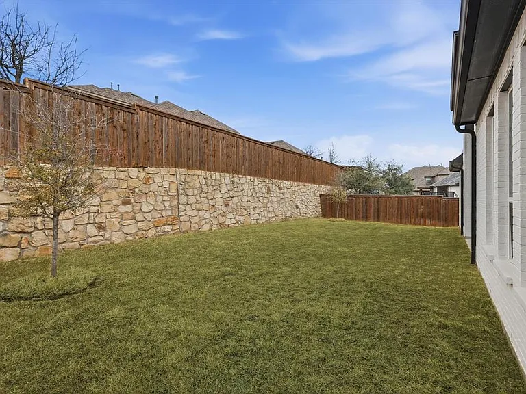 2020 Grey Bark St — Photo 34
